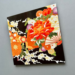 ※45×45センチ　大きな着物のファブリックパネル　漆黒に花々の扇　着物リメイク　正月飾り　壁飾り　ギフト 2枚目の画像