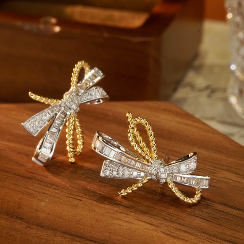 リボンモチーフ 天然ダイヤモンドピアスk18 ピアス(スタッド リボンモチーフ 天然ダイヤモンドピアスk18 ピアス(スタッド
