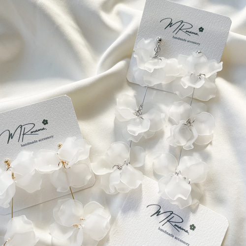ン 大人気 新品 ノ ブライダル 三 アクリルフラワー ホワイト ウェディング 結婚式 イヤリング・ノンホールピアス