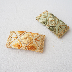 インド刺繍リボンのパッチンピン 小 スクエア 四角   ヘアピン イエロー グリーン 3枚目の画像