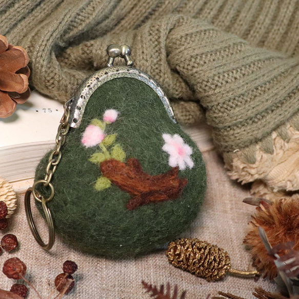 【羊毛フェルト】ミニゴールドバッグ～小動物とお花シリーズ～フクロウ 7枚目の画像