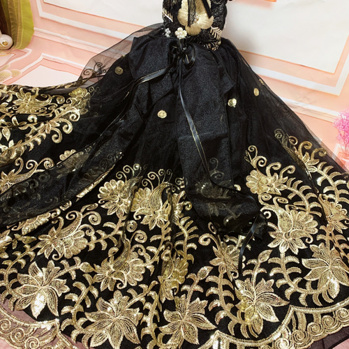 ゴールドの刺繍が煌びやなロング丈ドレス ペット服 ゴールドの刺繍が煌びやなロング丈ドレス ペット服