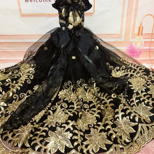 ゴールドの刺繍が煌びやなロング丈ドレス ペット服・アクセサリー
