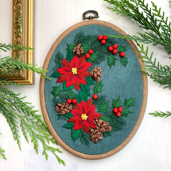 刺繍 タペストリー 受注製作】Autumn leaves ぷっくりドングリ 手刺繍タペストリー