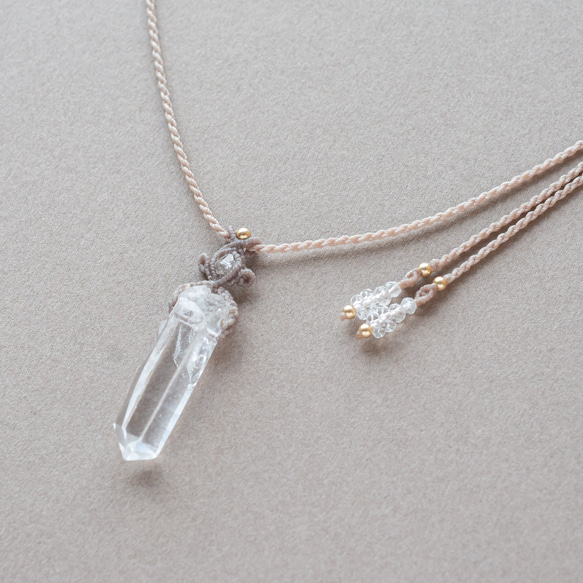 ヒマラヤ産クリスタルのマクラメ編み 天然石ネックレス ネックレス
