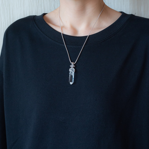 ヒマラヤ産クリスタル+サファイアのマクラメ編み 天然石ネックレス ヒマラヤ産クリスタル+サファイアのマクラメ編み 天然石ネックレス