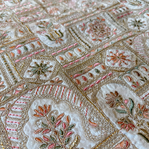 インド製 刺繍布地 インド刺繍生地 生地 emily 通販 16731469｜Creema(クリーマ)