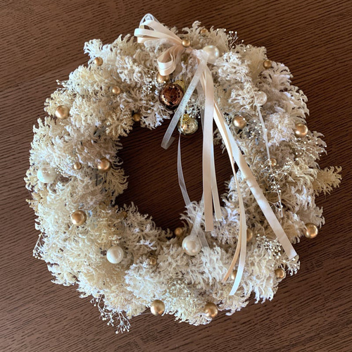 ベージュのクリスマスリース ホワイトベージュのクリスマスリース アートフラワー アトリエbiora