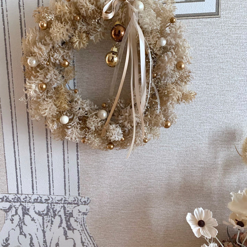 ホワイトベージュのクリスマスリース アートフラワー アトリエbiora