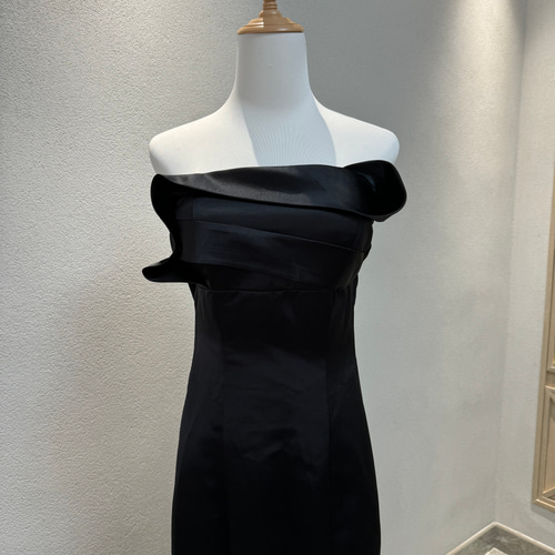 抜群のおしゃれ見え 高級サテン オフショルダー マーメイド ブラック  