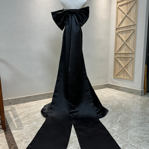 抜群のおしゃれ見え 高級サテン オフショルダー マーメイド ブラック  