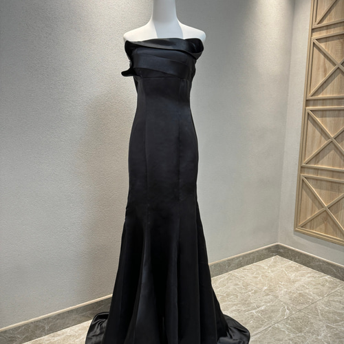 抜群のおしゃれ見え 高級サテン オフショルダー マーメイド ブラック  