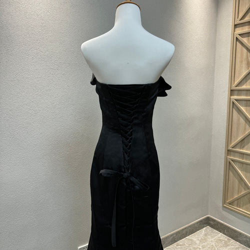 抜群のおしゃれ見え 高級サテン オフショルダー マーメイド ブラック  