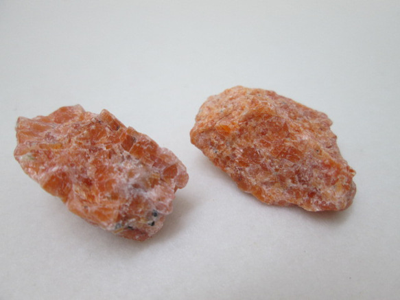 【再販】No.7２　天然石　原石　サンストーン　８ｇ　２コセット 2枚目の画像