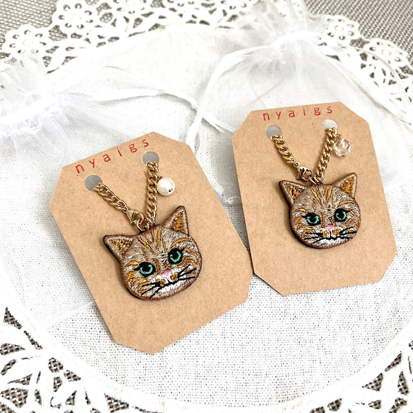 \新作/猫さん刺繍とパールandチェコダイヤカットビーズのペアバッグチャーム✩.*˚ 5枚目の画像