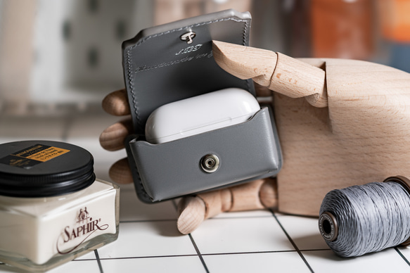 AirPods Proケース スペースグレイ 1枚目の画像
