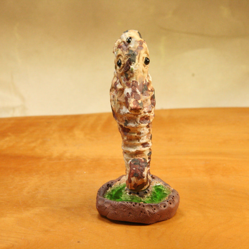 タッちゃん（タツノオトシゴ・辰）（茶）・陶芸作品 置物（陶 動物