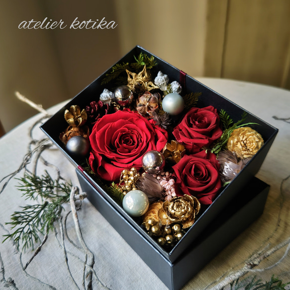 クリスマスBOX〉プリザーブドフラワーボックスアレンジメント／レッド
