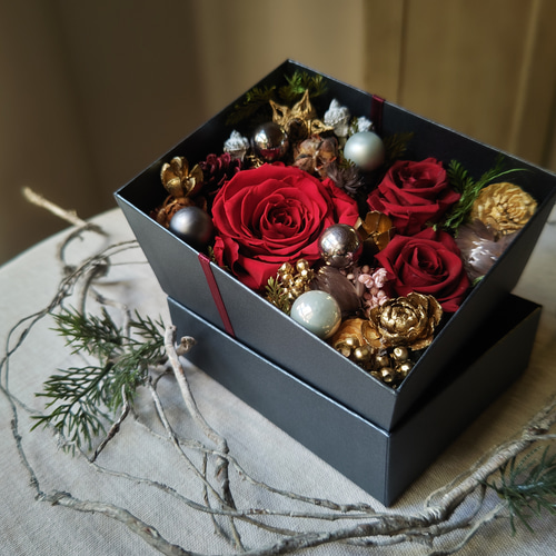 クリスマスBOX〉プリザーブドフラワーボックスアレンジメント／レッド