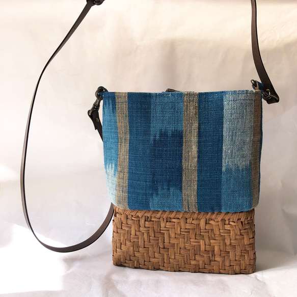 絣と縞、正藍染と柿渋染の山葡萄ショルダーバッグ/手織り麻布 かご  