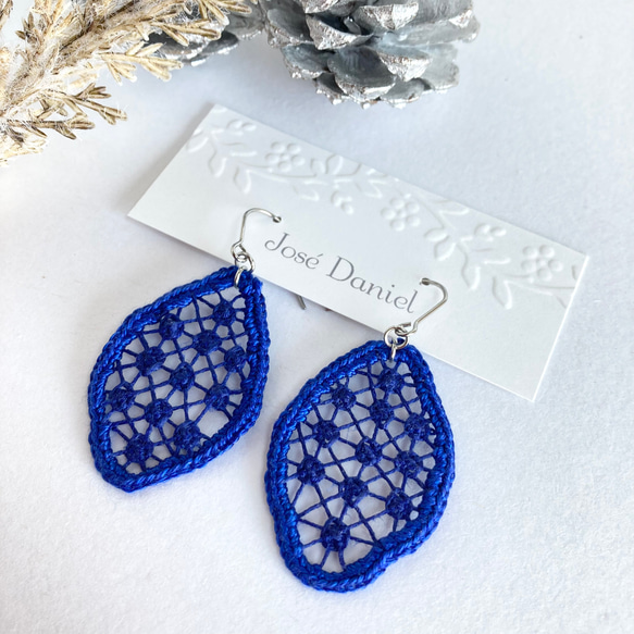ドット模様のレース 糸のピアス/イヤリング ブルー ニャンドゥティの