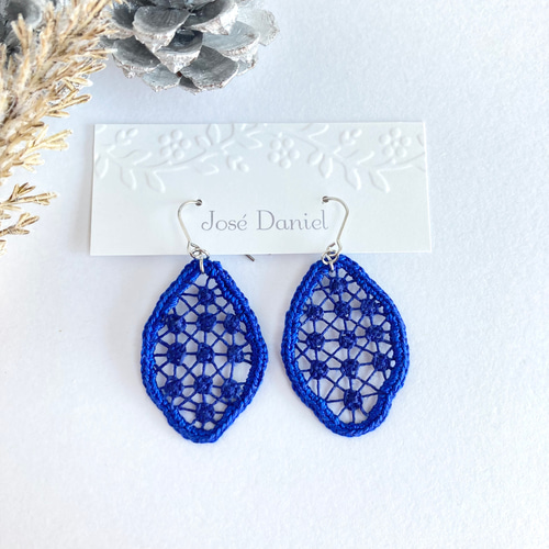 ドット模様のレース 糸のピアス/イヤリング ブルー ニャンドゥティの