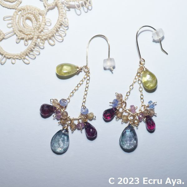 *秋輝く*スフェーンをメインとしたしゃらしゃらピアス