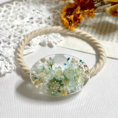 秋のきらめくイエロー 視れ お花レジンヘアゴム