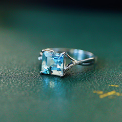 「角形」K18ホワイトゴールド　天然アクアマリン　天然ダイヤモンド　リング　和名藍玉　水宝玉 3月誕生石　幸福・富・聡明 4枚目の画像