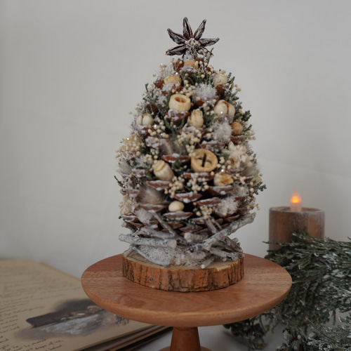 ご予約受付中•プレゼントつき】松ぼっくりツリー プリザーブドフラワー