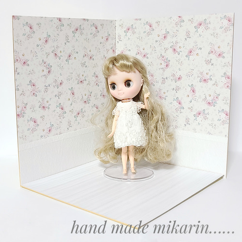 撮影用背景ボード(ベージュ花柄)【ドールハウス】 その他人形 撮影用背景ボード(ベージュ花柄)【ドールハウス】 その他人形