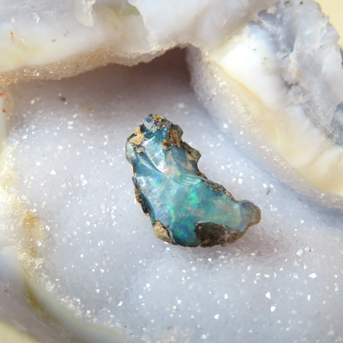 国産オパール　原石　国産　鉱物　国産鉱物　オパール　原石　番号88美しいオパール 国産オパール 原石 国産 鉱物 国産鉱物 オパール 原石 番号88