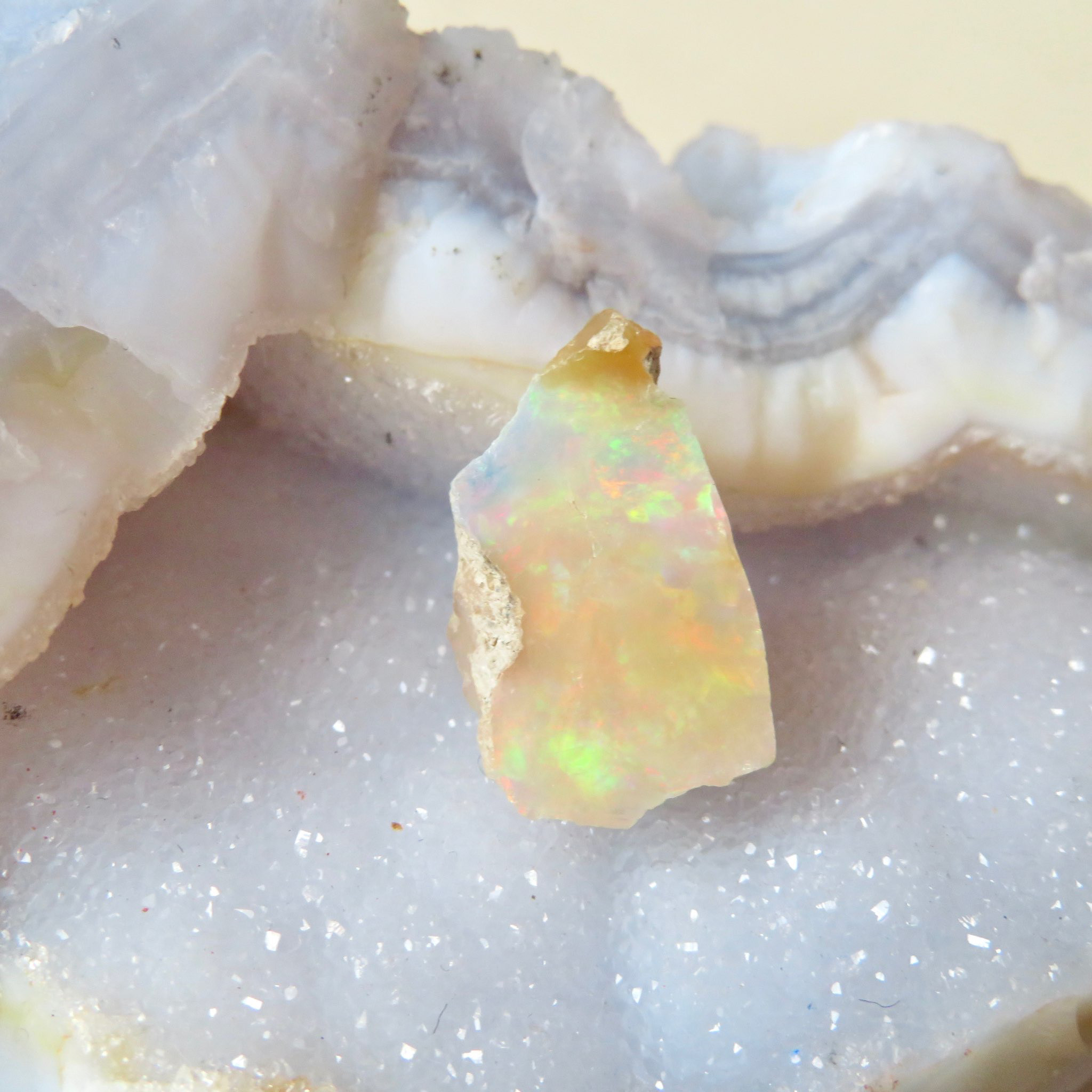 素朴で可愛いオパール原石56ct/鉱物標本