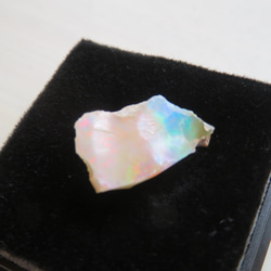 【美しい鉱物標本】虹の欠片のようなオパールの原石 9枚目の画像