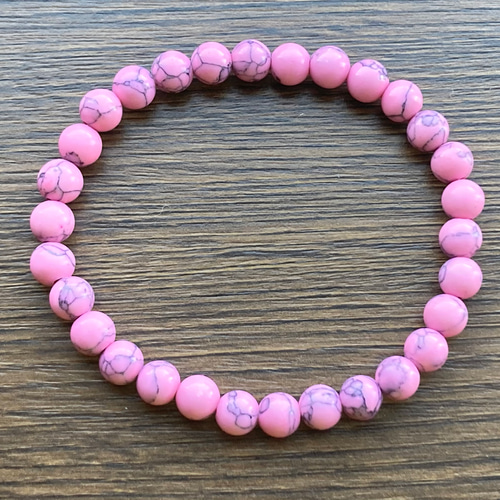 約6mm玉ハウライトターコイズ(ライトピンク)の天然石ブレスレット