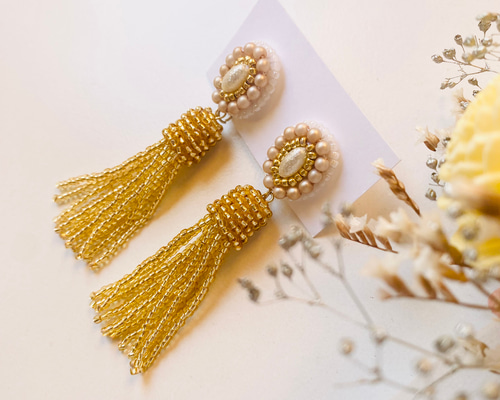 【no.1202】ホワイト　ビーズ刺繍　タッセル　ハンドメイドアクセサリー スクエアビーズ刺繍タッセルピアスの作り方DIY making a