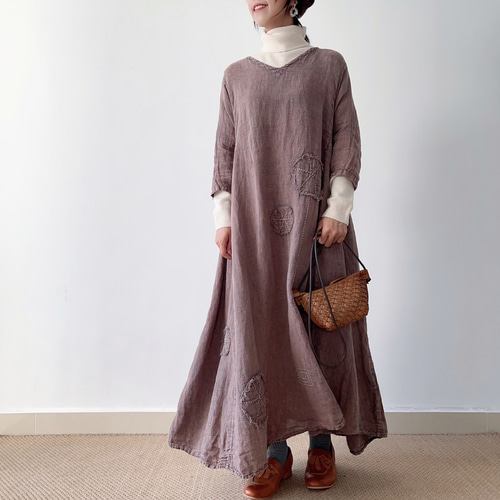 泥染め⁂手刺繍⁂リネン100％布張り⁂浅めのVネック⁂マキシロング