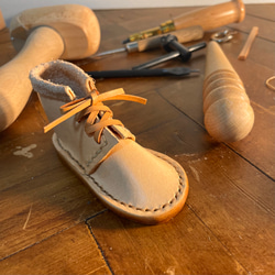 革靴のインテリア 新生児の足サイズ 出産祝い 本革(ヌメ革) ギフト プレゼント【受注生産】 10枚目の画像