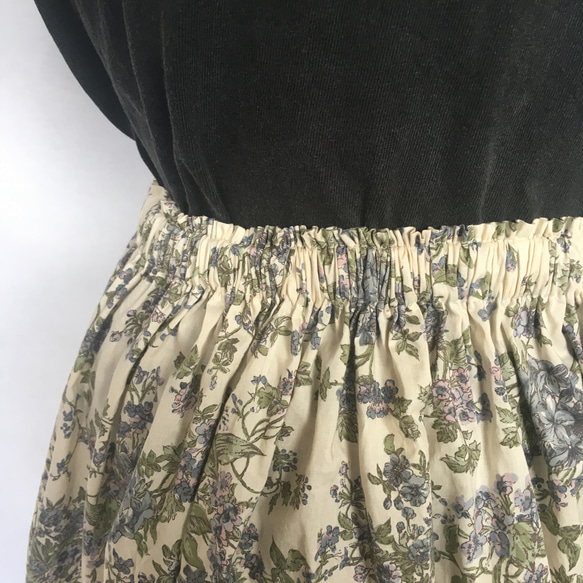 新作✴︎リバティ　大人の素敵リボンスカート　CELINE セリーヌ　ブルーグレーmix  グログランリボン　取外し可能 3枚目の画像