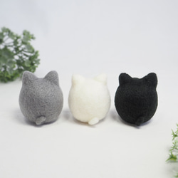 【訂做】Mayuneko單色（白貓、黑貓、俄羅斯藍）羊毛氈 第2張的照片