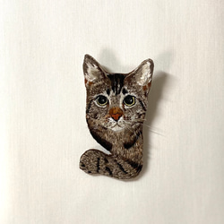 ネコ刺繍のブローチ【キジトラ】 2枚目の画像