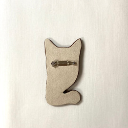 ネコ刺繍のブローチ【キジトラ】 4枚目の画像