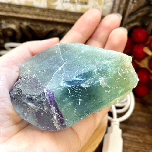 フローライト原石(蛍石)の間接照明☆LED木製ディスプレイ台座257g(B