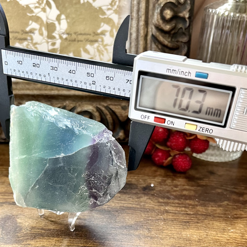 1.6Kg フローライト 原石 六角柱 蛍石 台座付属 送料無料 一点物