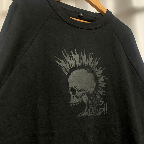 【大人のパンクロックスタイル】スカルブラックプリントラグランTシャツ 4枚目の画像