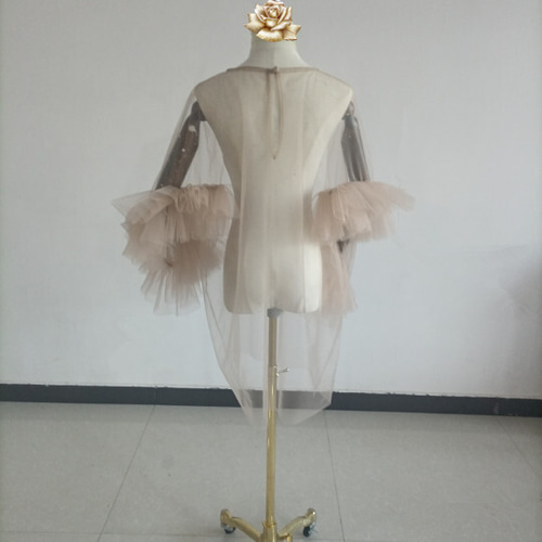 ラッフルモチーフのチュールトップス ベージュボレロ ドレスアレンジ色  