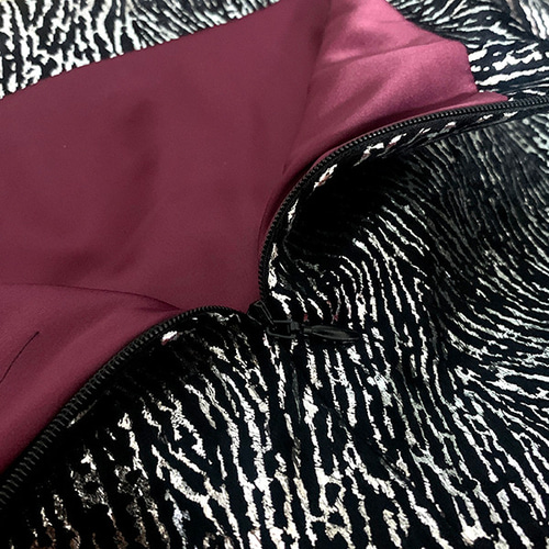 大人だから履きこなせる究極の派手スカート】シルバーベルベット  