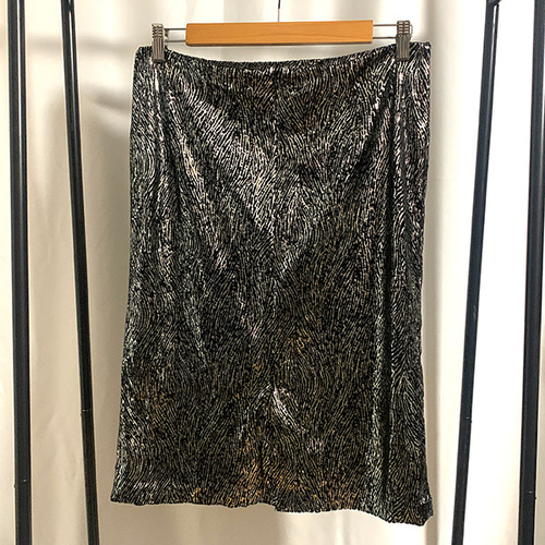 大人だから履きこなせる究極の派手スカート】シルバーベルベット  