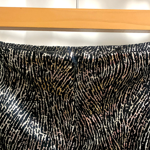 大人だから履きこなせる究極の派手スカート】シルバーベルベット  