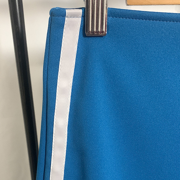 【縦長シルエット＆ウエストすっきり】大人のカジュアルスカイブルージャージスカート